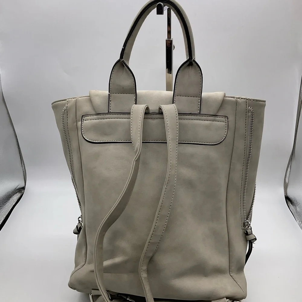 ULTRA SOFT FAUX LEATHER BACKPACK‎